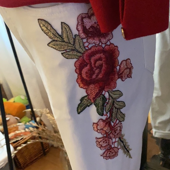 🌞🌞Floral appliqué white pant - Picture 7 of 8